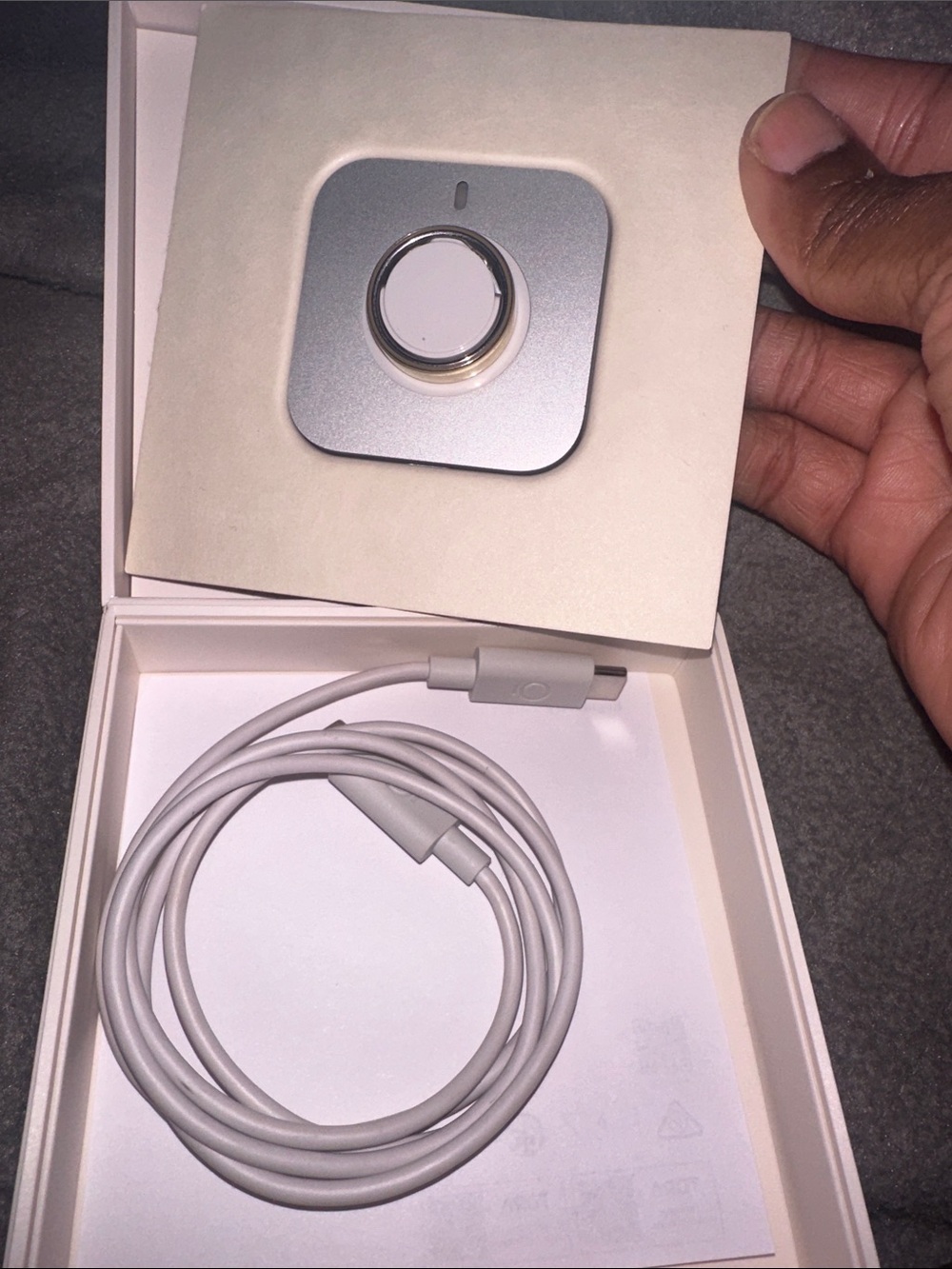 Oura Smart Ring|Gold - Picture 4 of 5